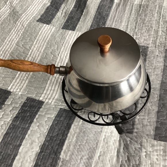 VINTAGE STAINLESS STEEL FONDUE POT WITH STAND & BURNER - Picture 2 of 12